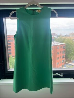 Alice + Olivia Sleeveless Shift Dress in Green